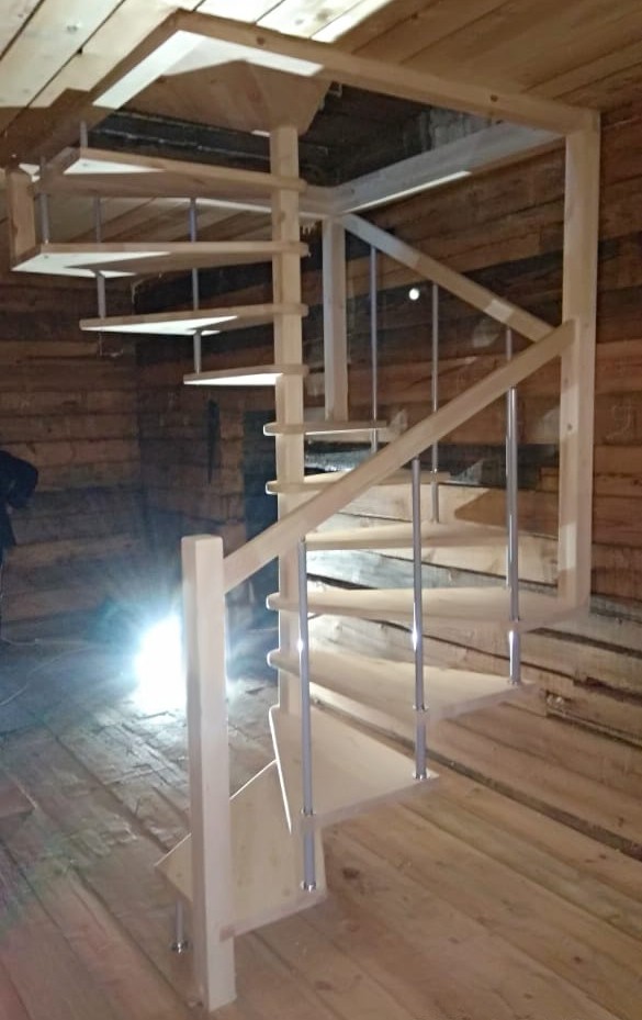 Деревянная межэтажная лестница ЛЕС-10 (поворот 360°) Деревянная межэтажная лестница ЛЕС-10 (поворот 360°)