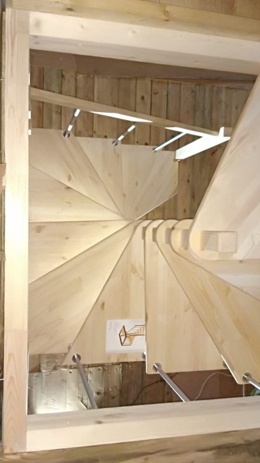 Деревянная межэтажная лестница ЛЕС-10 (поворот 360°) Деревянная межэтажная лестница ЛЕС-10 (поворот 360°)