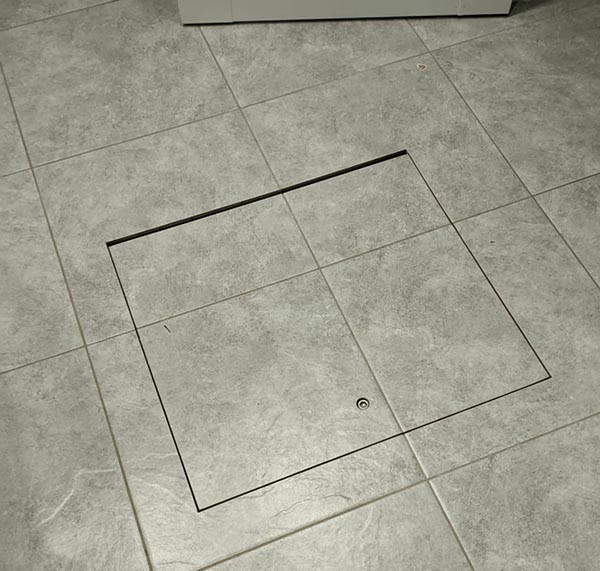 Напольный люк с амортизаторами 600 (петли)*700 КОНТУР-СТАНДАРТ (Винт/ручка) Напольный люк с амортизаторами 600 (петли)*700 КОНТУР-СТАНДАРТ (Винт/ручка)