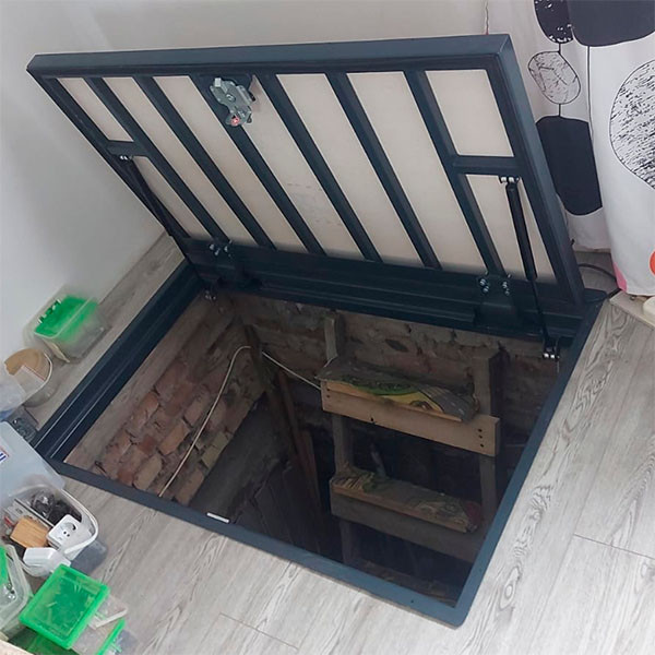 Напольный люк с амортизаторами 1000 (петли)*700 БОНД (Ключ/ручка) Напольный люк с амортизаторами 1000 (петли)*700 БОНД (Ключ/ручка)