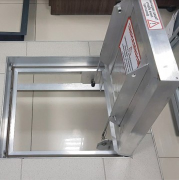 Напольный люк с амортизаторами 800*800*54 МАКС (Потайная защелка)